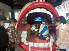 “小牙医” 学习口腔保健知识 免费进行口腔治疗